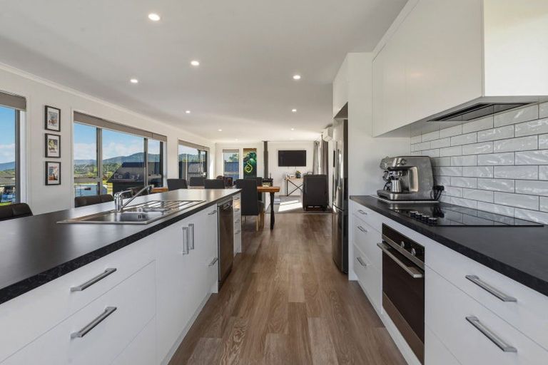 Photo of property in 9 Lancewood Way, Kinloch, Taupo, 3377