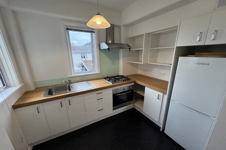 Photo of property in San Antonio Flats, 4/12 Kilbirnie Crescent, Kilbirnie, Wellington, 6022