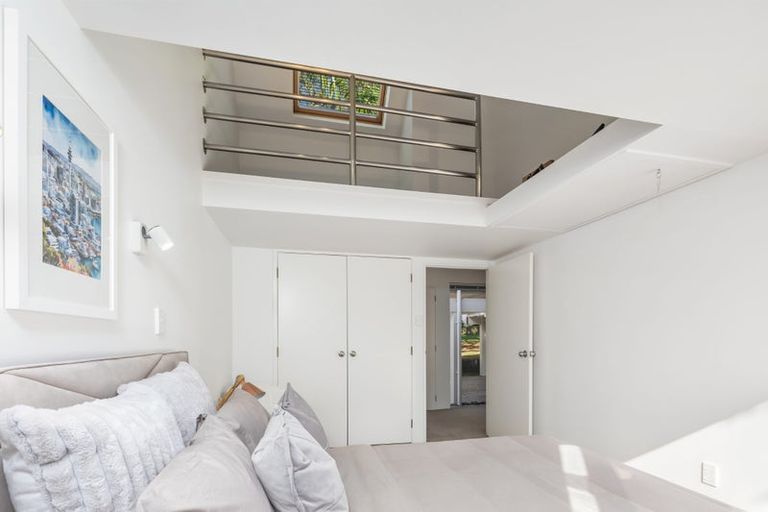 Photo of property in 25 Oakpark Place, West Harbour, Auckland, 0618