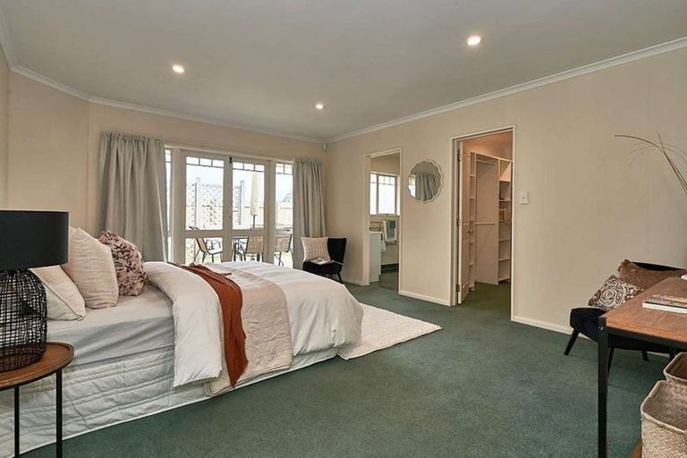 Photo of property in 21 Rothesay Place, Highbury, Palmerston North, 4412