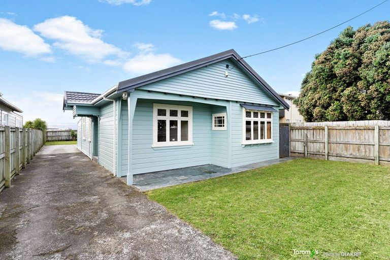Photo of property in 101 Endeavour Street, Lyall Bay, Wellington, 6022