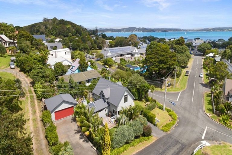 Photo of property in 11 Chapel Street, Russell, 0202