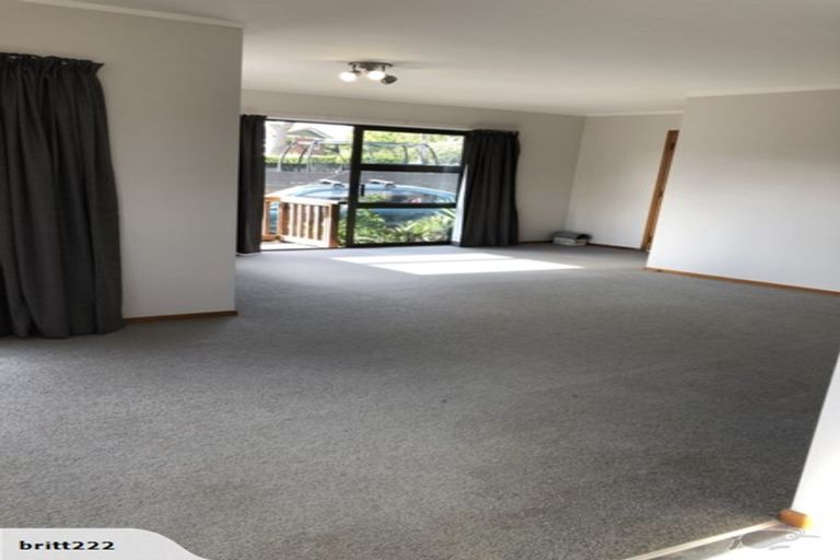 Photo of property in 28a Renata Crescent, Te Atatu Peninsula, Auckland, 0610
