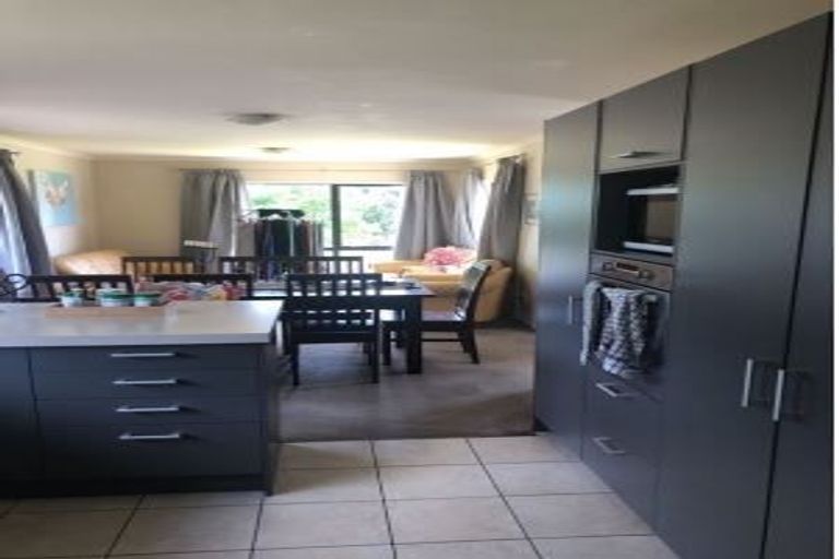 Photo of property in 2 Seamount Drive, Red Beach, 0932