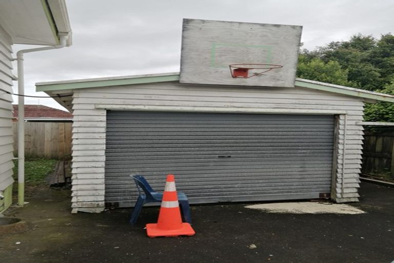 Photo of property in 3170 Great North Road, New Lynn, Auckland, 0600