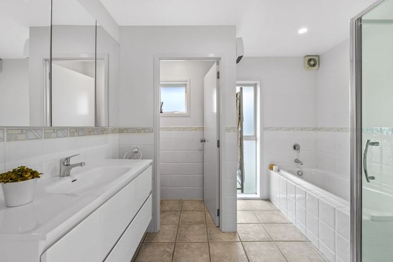 Photo of property in 166 Stapleford Crescent, Browns Bay, Auckland, 0630