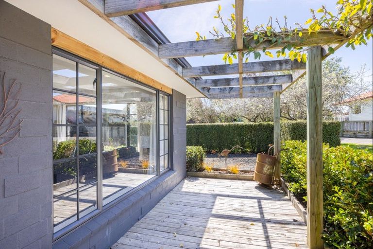 Photo of property in 14 Brooker Place, Waipukurau, 4200