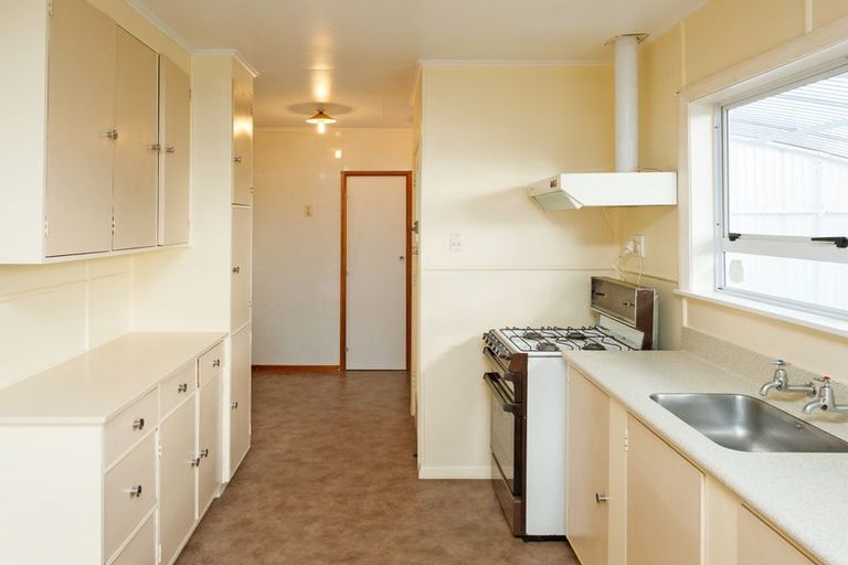 Photo of property in 17 Somerset Crescent, Highbury, Palmerston North, 4412