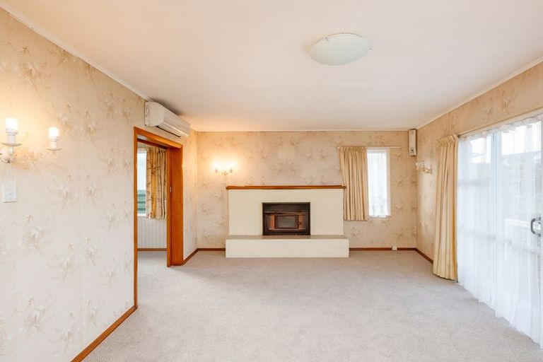 Photo of property in 17 Somerset Crescent, Highbury, Palmerston North, 4412
