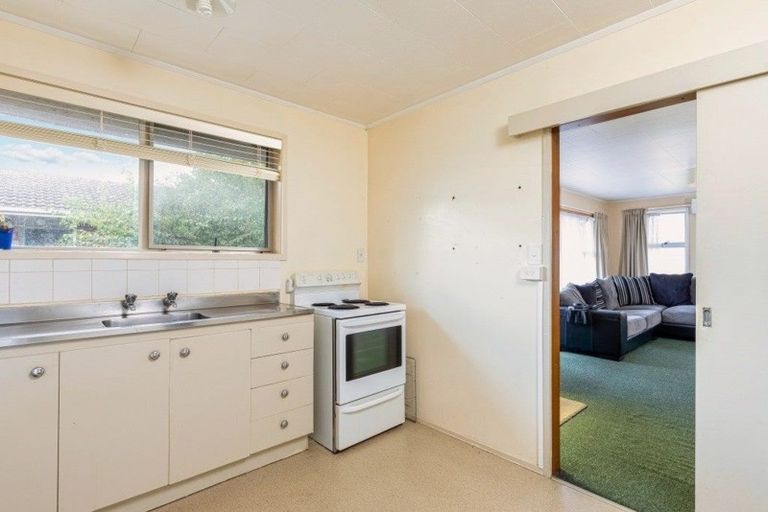 Photo of property in 1/185 Henderson Valley Road, Henderson, Auckland, 0612
