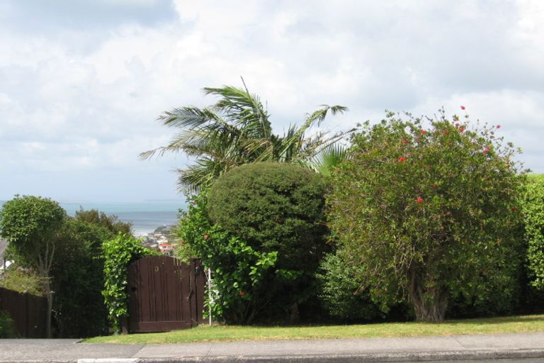 Photo of property in 3 Castor Bay Road, Castor Bay, Auckland, 0620