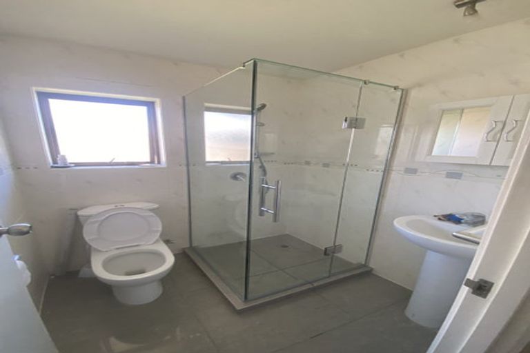 Photo of property in 2/9 Northall Road, New Lynn, Auckland, 0600