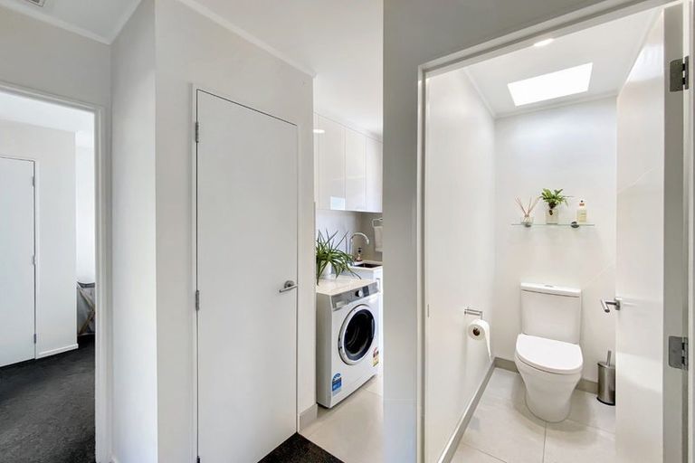 Photo of property in 19a Akoranga Drive, Northcote, Auckland, 0627