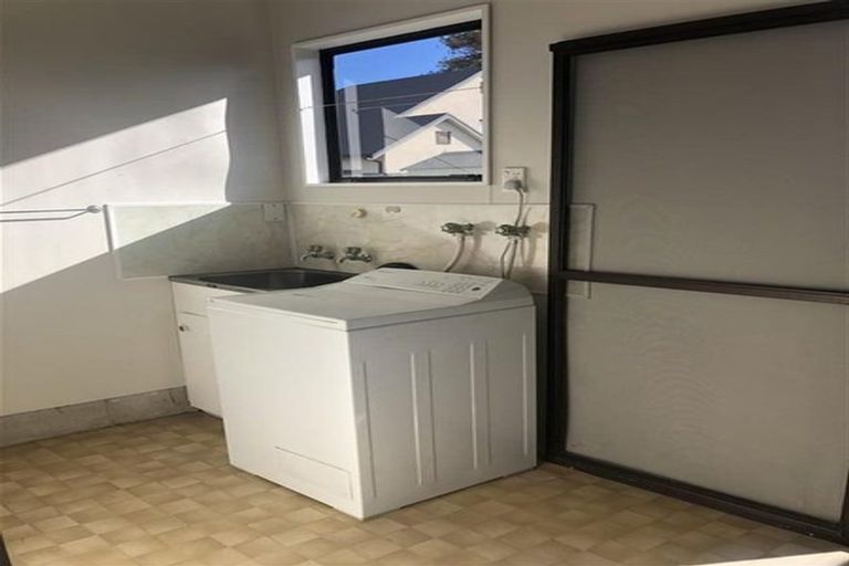 Photo of property in 18 Middle Road, Havelock North, 4130