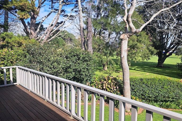 Photo of property in 26 Oakmont Place, Wattle Downs, Auckland, 2103