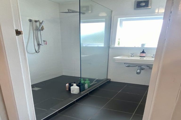 Photo of property in 19 Tahi Terrace, Glen Eden, Auckland, 0602