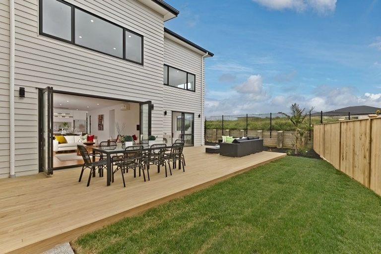 Photo of property in 18 Spyglass Street, Red Beach, 0932