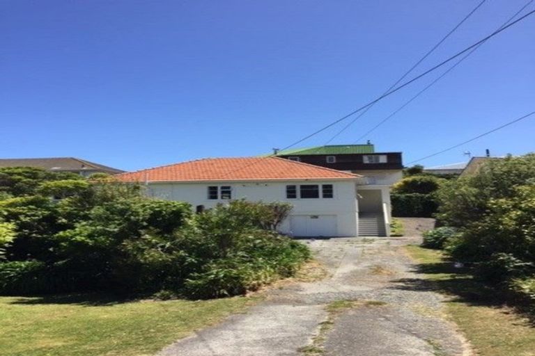 Photo of property in 7 Bassett Road, Johnsonville, Wellington, 6037