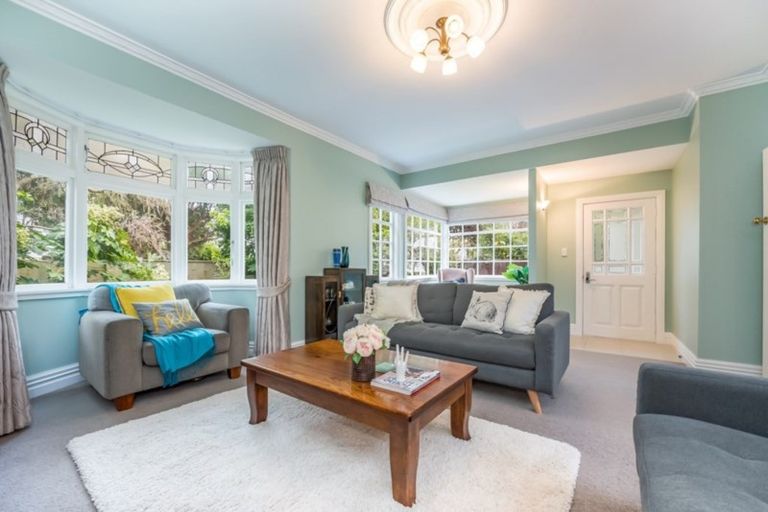 Photo of property in 1 Saint Ronans Avenue, Waterloo, Lower Hutt, 5011