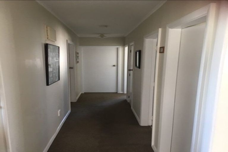 Photo of property in 47 Luckens Road, West Harbour, Auckland, 0618