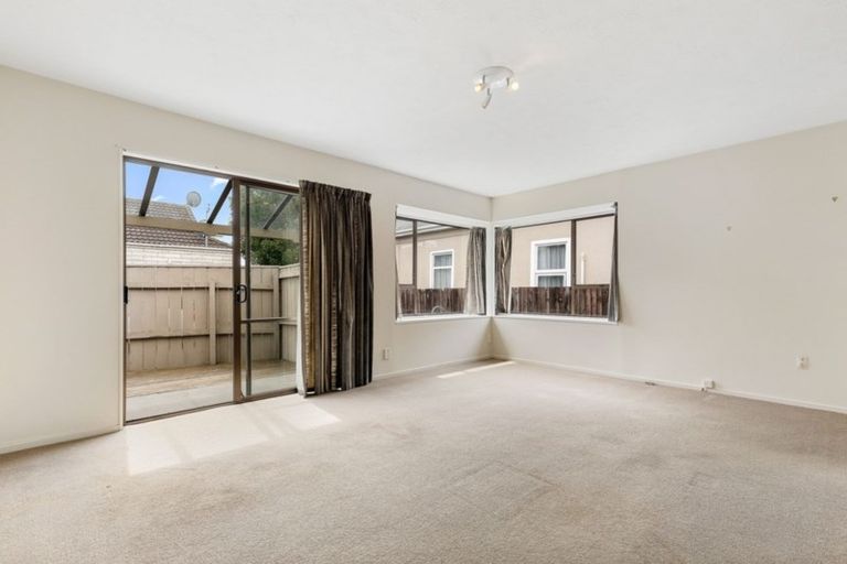 Photo of property in 2/92 North Avon Road, Richmond, Christchurch, 8013
