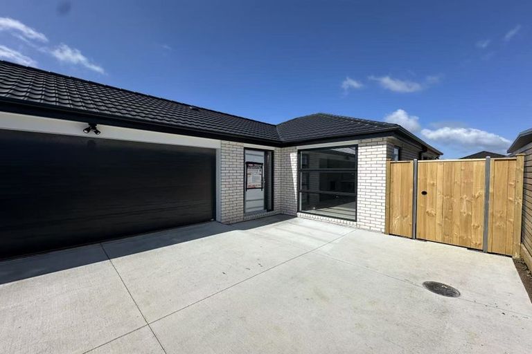 Photo of property in 10 Enchantment Lane, Karaka, Papakura, 2113