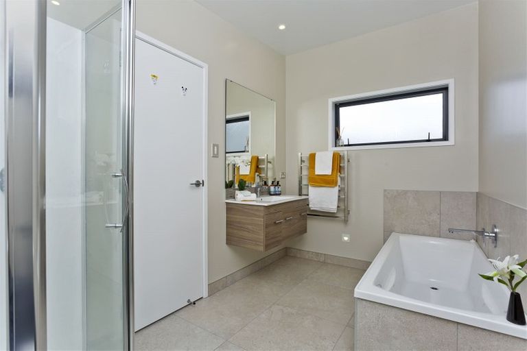 Photo of property in 198 Hobsonville Point Road, Hobsonville, Auckland, 0616