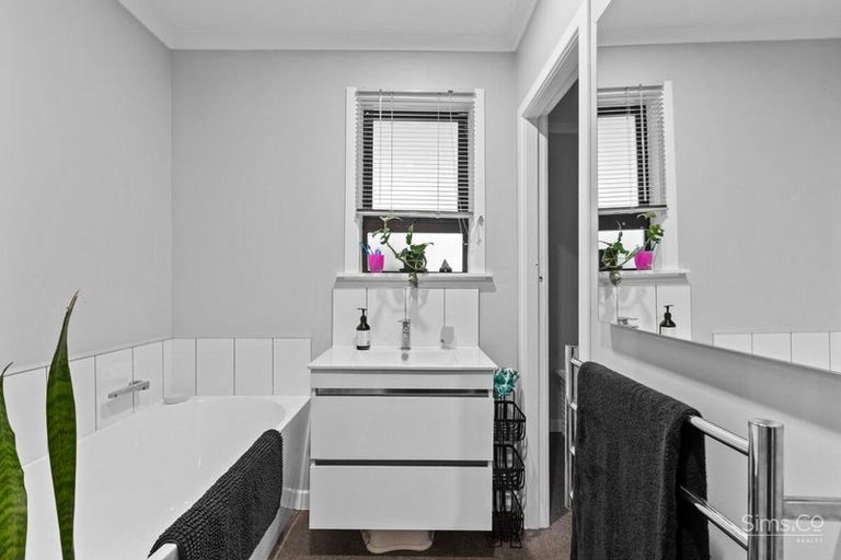 Photo of property in 8 Omori Place, Castlecliff, Whanganui, 4501