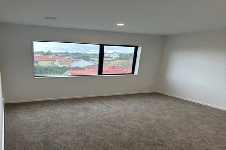 Photo of property in 723a Massey Road, Mangere, Auckland, 2022