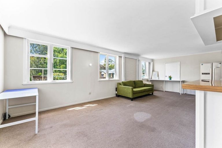 Photo of property in 37 Queen Mary Avenue, New Lynn, Auckland, 0600