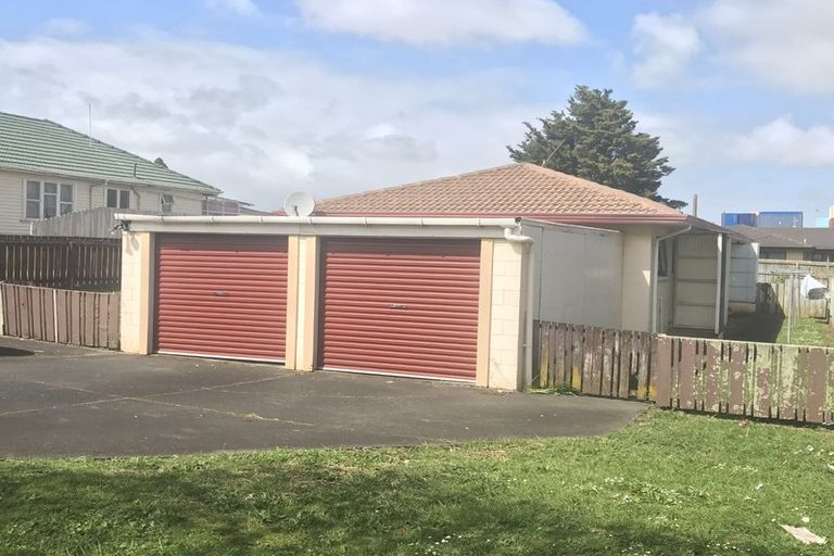 Photo of property in 2/12 Gifford Road, Papatoetoe, Auckland, 2025