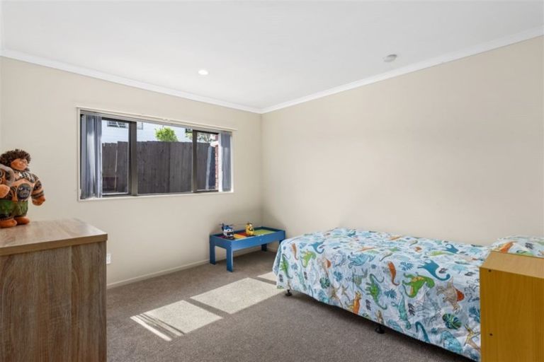 Photo of property in 9 Cloghan Close, Massey, Auckland, 0614