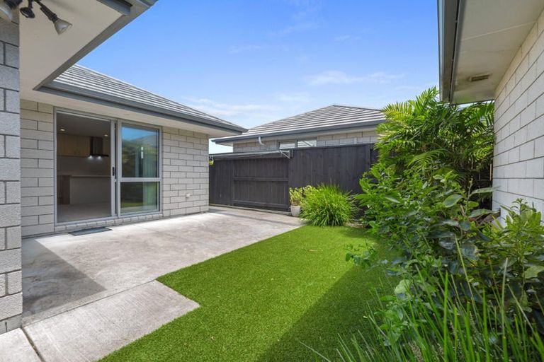 Photo of property in 14 Lance Way, Papamoa, 3118