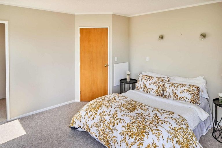 Photo of property in 1/30 Sailmaker Close, Whitby, Porirua, 5024