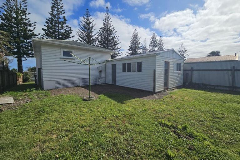 Photo of property in 21 Battiscombe Terrace, Waitara, 4320