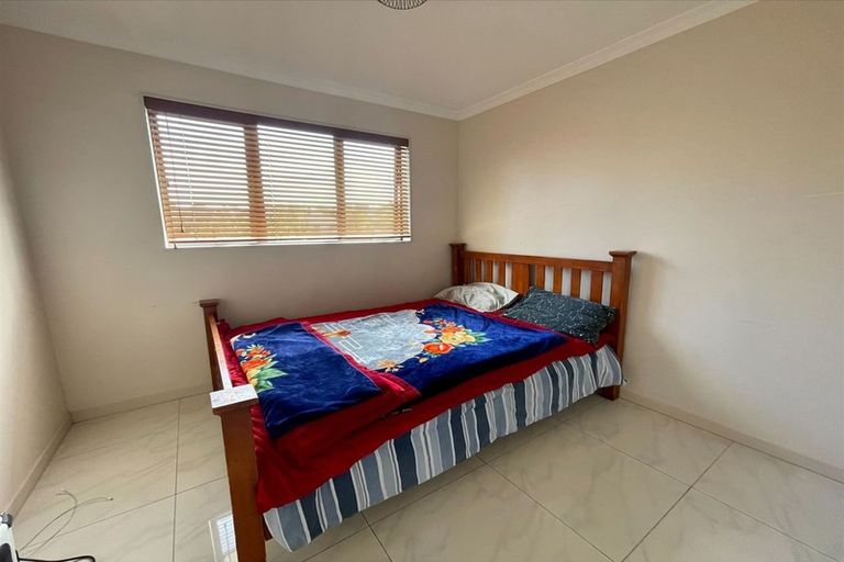 Photo of property in 96 Sunvue Road, Glen Eden, Auckland, 0602