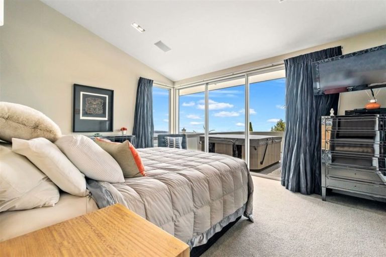 Photo of property in 128 Glenstrae Road, Redcliffs, Christchurch, 8081
