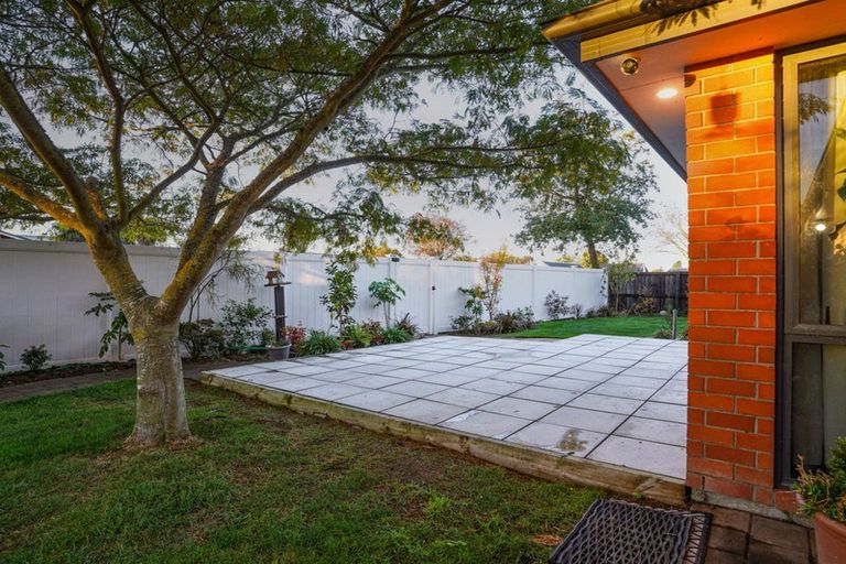 Photo of property in 1 Lowe Place, Rangiora, 7400