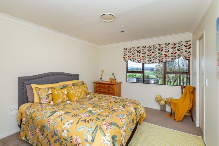 Photo of property in 115 Muhunoa West Road, Ohau, Levin, 5570