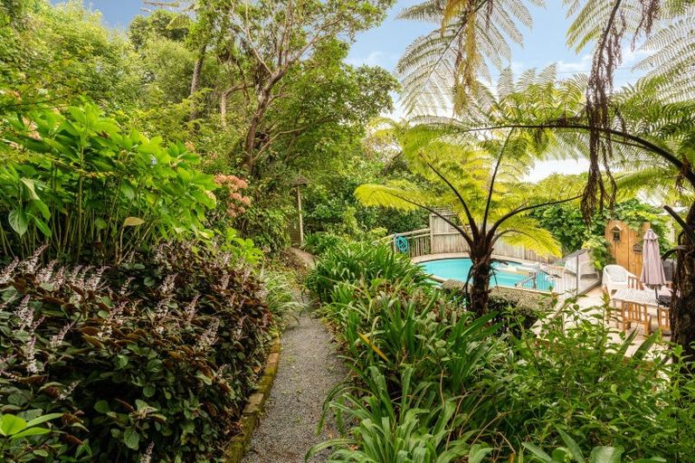 Photo of property in 46 Fortification Road, Karaka Bays, Wellington, 6022