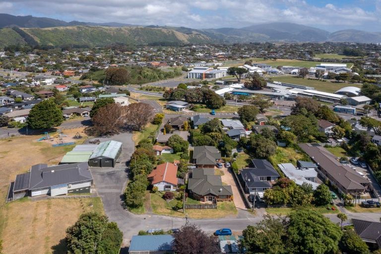 Photo of property in 22 Kowhai Grove, Raumati Beach, Paraparaumu, 5032