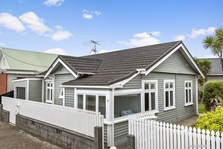 Photo of property in 2 Resolution Street, Lyall Bay, Wellington, 6022