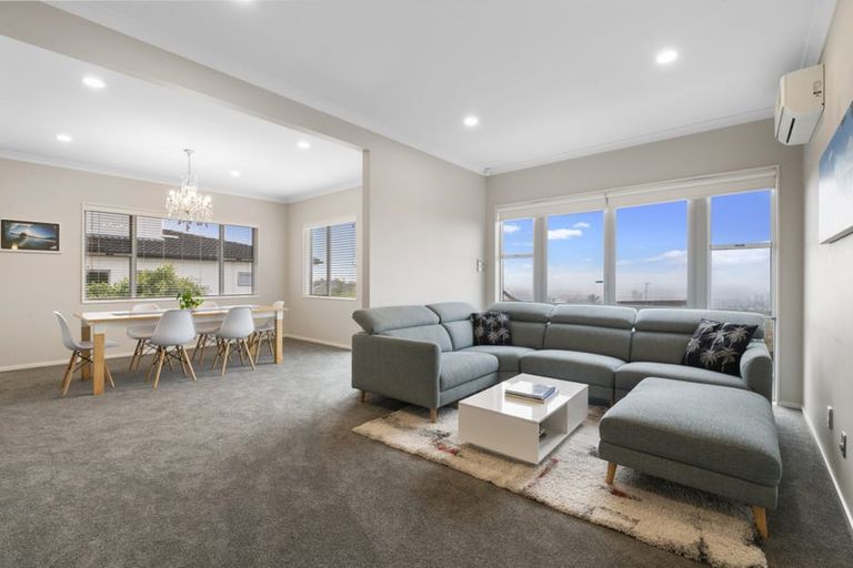 Photo of property in 8 Oak View Terrace, Schnapper Rock, Auckland, 0632