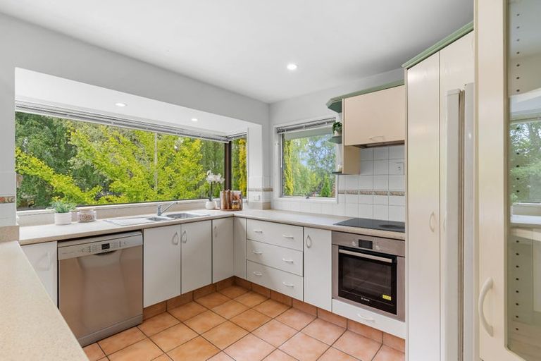 Photo of property in 17 Highland Place, Avonhead, Christchurch, 8042