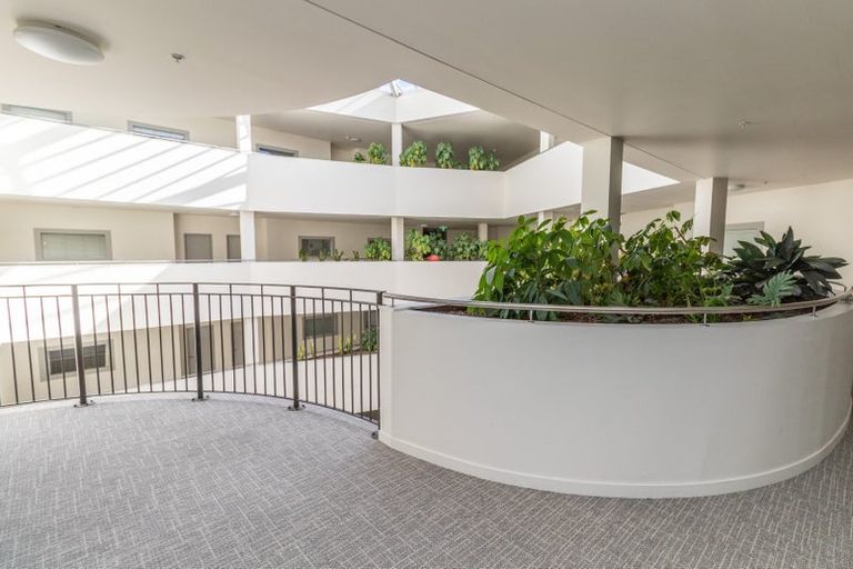 Photo of property in Stadium Garden Flats, 412/107 Thorndon Quay, Pipitea, Wellington, 6011