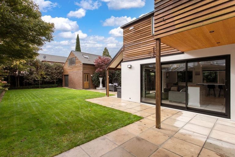 Photo of property in 7 Glandovey Road, Fendalton, Christchurch, 8052