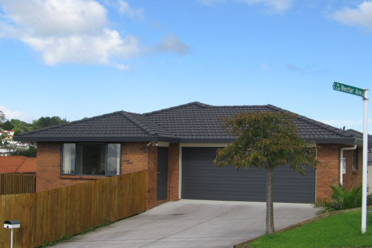 Photo of property in 2 Plumstead Rise, Glen Eden, Auckland, 0602