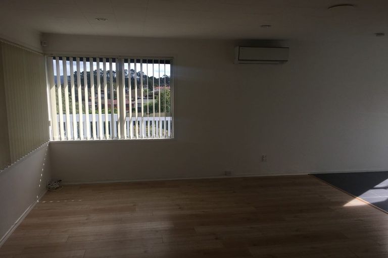 Photo of property in 8 Skyla Place, Massey, Auckland, 0614