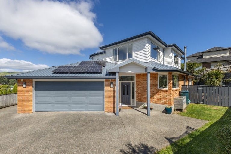 Photo of property in 8 Kaweka Close, Aotea, Porirua, 5024