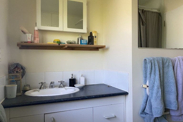 Photo of property in 186 Newlands Road, Newlands, Wellington, 6037